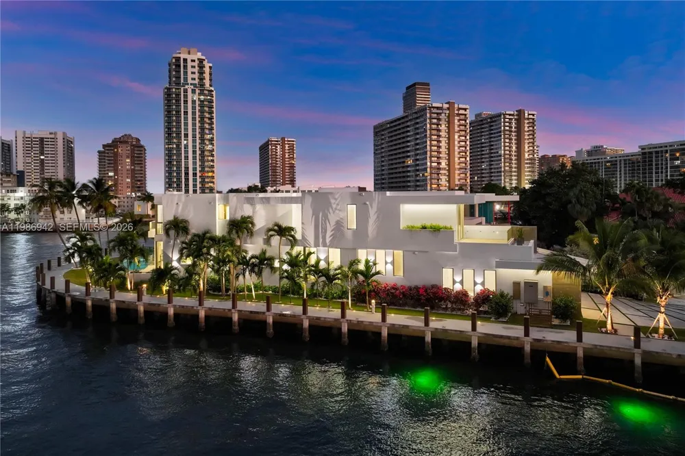 501 Palm Dr Hallandale Beach, FL 33009