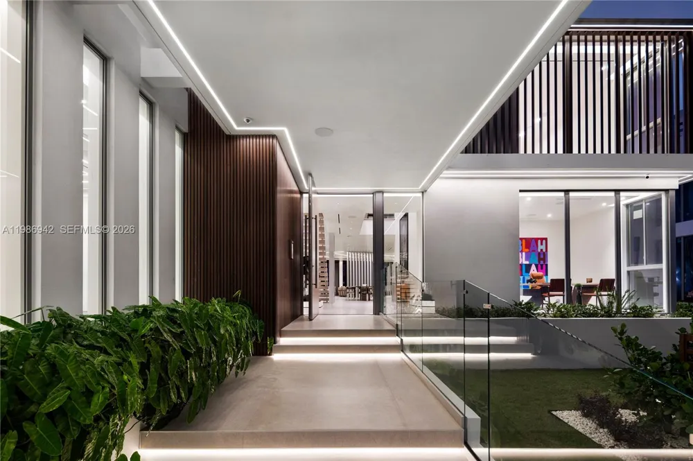 501 Palm Dr Hallandale Beach, FL 33009