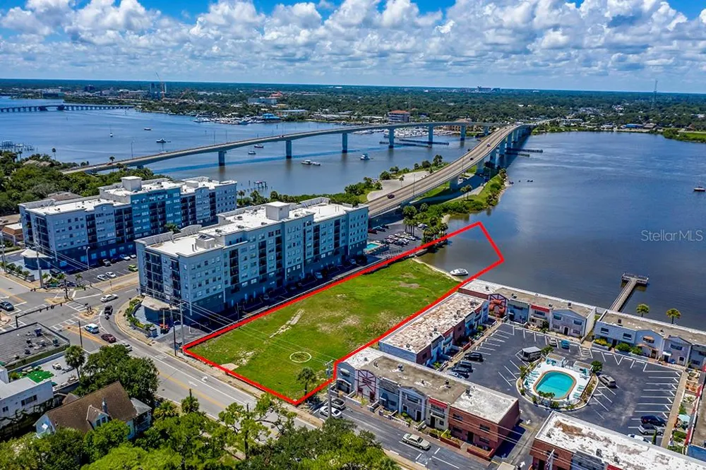 613 HALIFAX AVENUE Daytona Beach, FL 32118