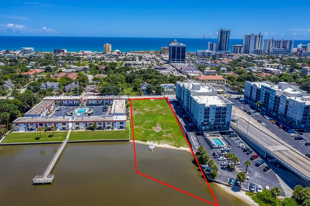 613 HALIFAX AVENUE Daytona Beach, FL 32118
