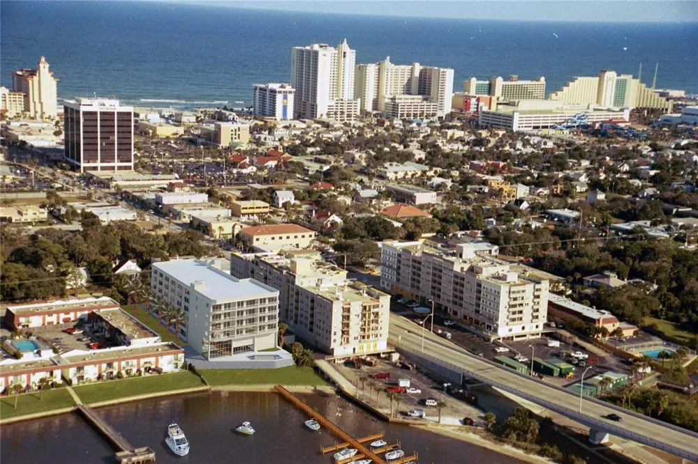 613 HALIFAX AVENUE Daytona Beach, FL 32118