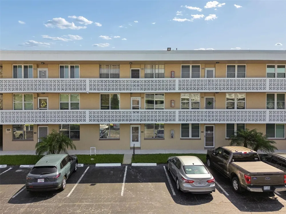 5095 BAY STREET NE #110 St Petersburg, FL 33703