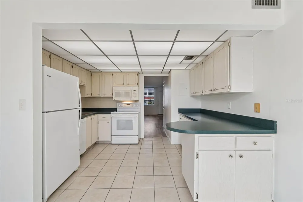 5095 BAY STREET NE #110 St Petersburg, FL 33703
