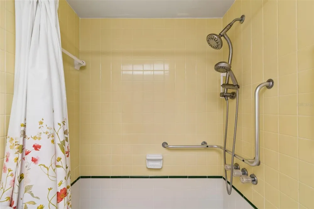 5095 BAY STREET NE #110 St Petersburg, FL 33703