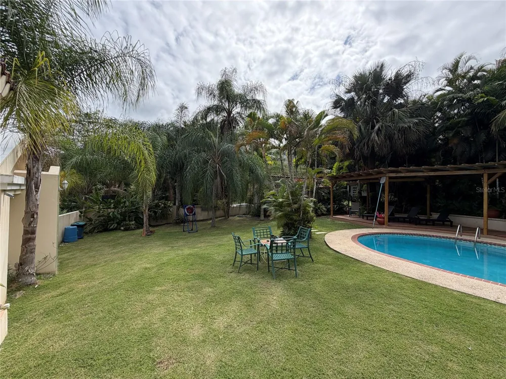 16 TRINITARIA Gurabo, PR 00778