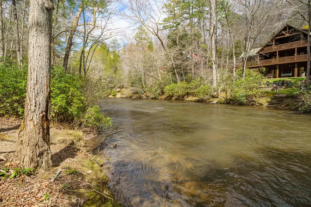 1449 Cherokee Lane McCaysville, GA 30555
