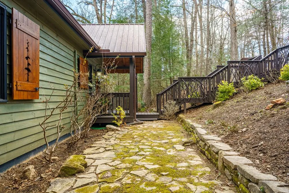 1449 Cherokee Lane McCaysville, GA 30555