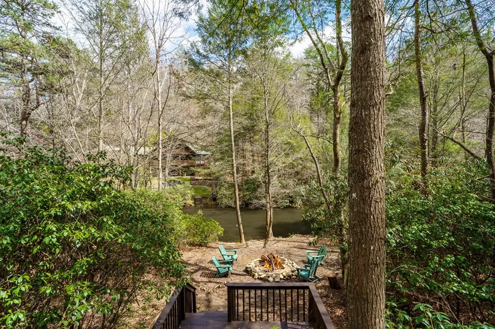 1449 Cherokee Lane McCaysville, GA 30555