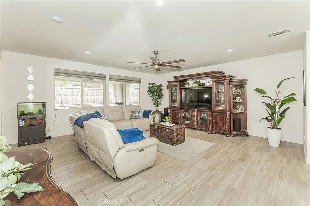 877 Treasure Hills Madera, CA 93636