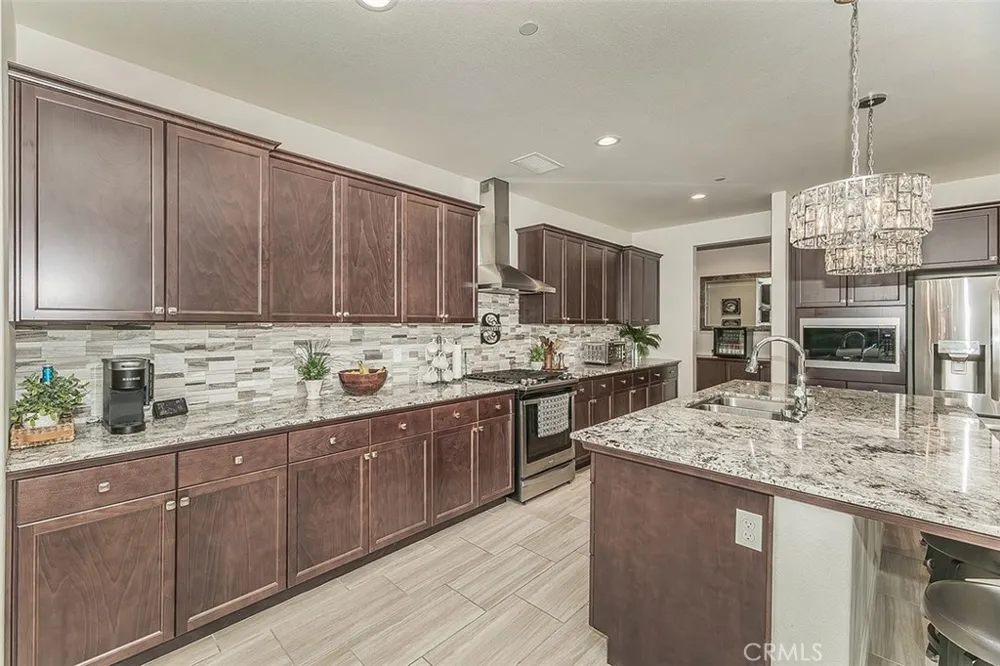 877 Treasure Hills Madera, CA 93636