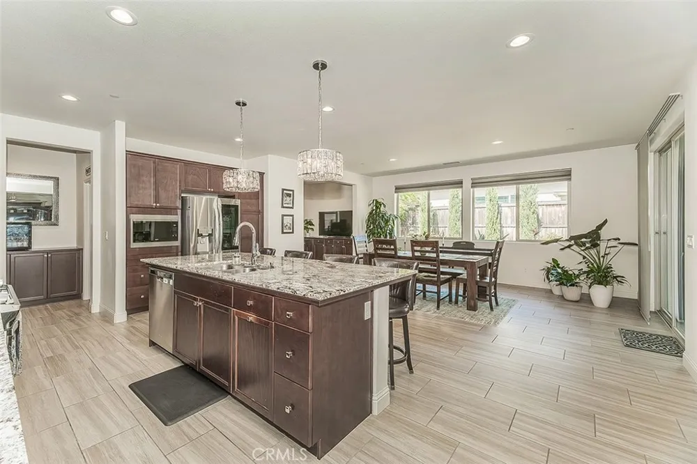 877 Treasure Hills Madera, CA 93636