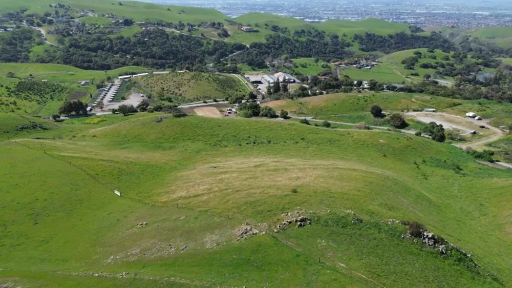 3463 Calaveras Road Milpitas, CA 95035