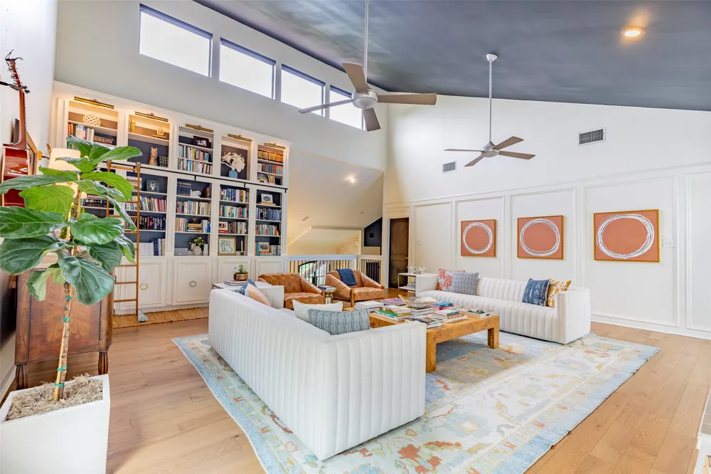 8800 Golden Rain Cove Austin, TX 78735