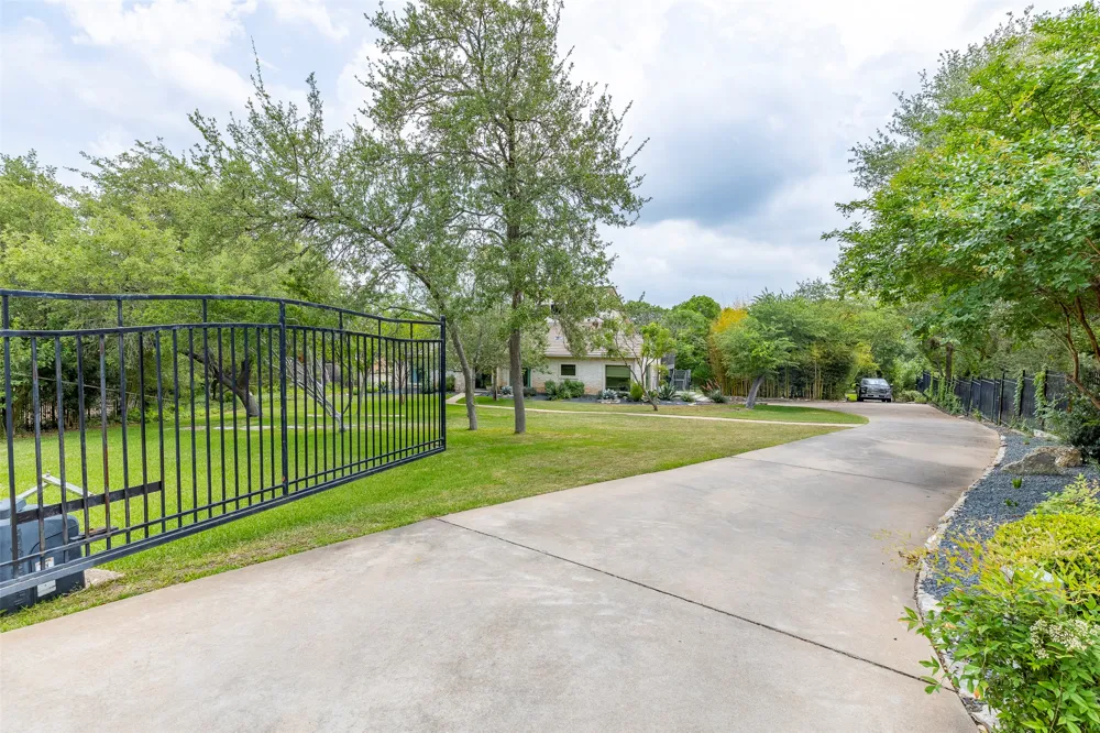 8800 Golden Rain Cove Austin, TX 78735