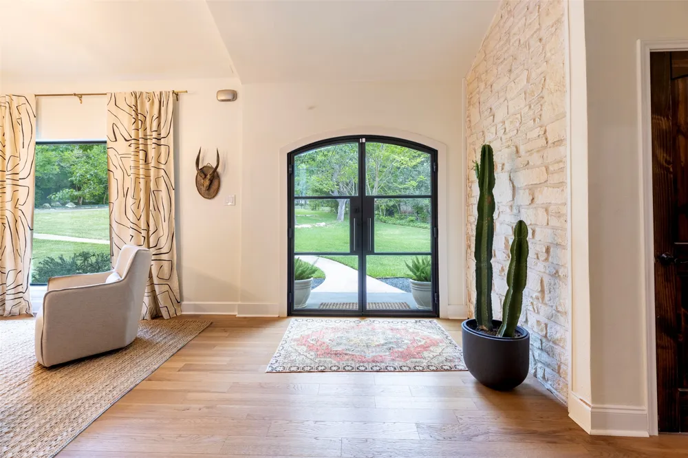 8800 Golden Rain Cove Austin, TX 78735