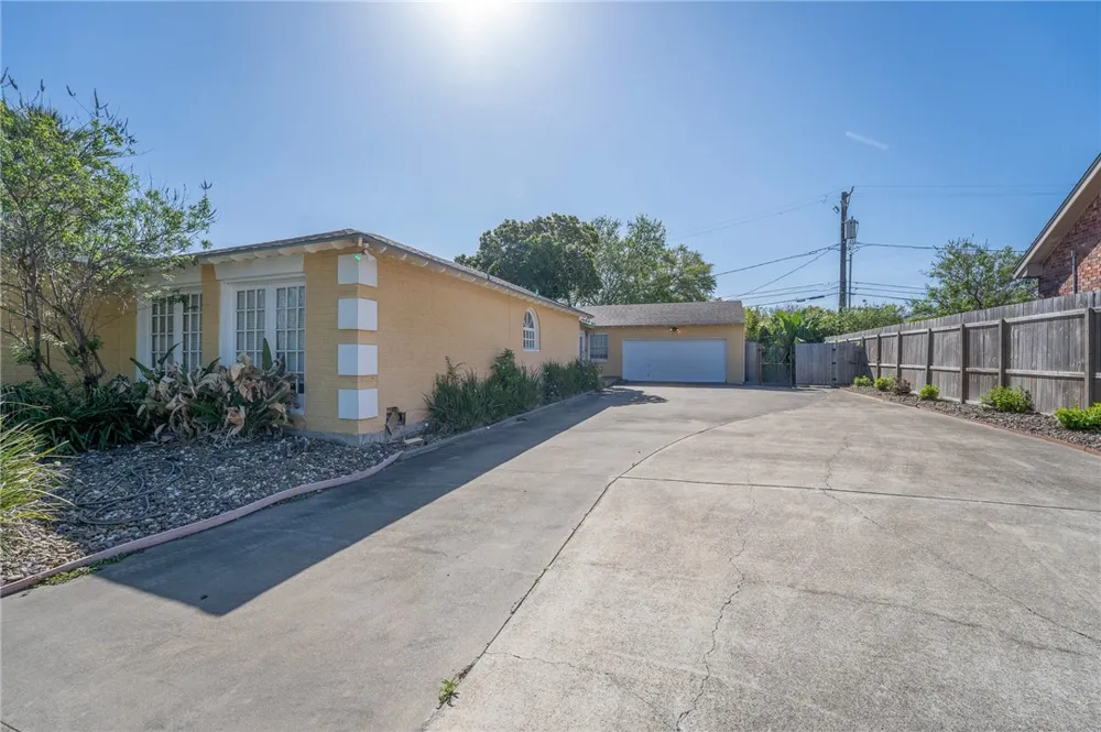 245 Oleander Avenue Corpus Christi, TX 78404