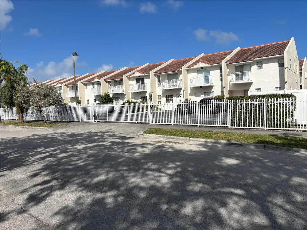 2050 NE 140th St #12 North Miami Beach, FL 33181