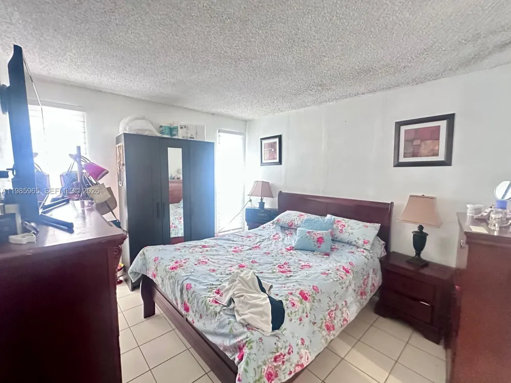 2385 NW 11th St #B16 Miami, FL 33125