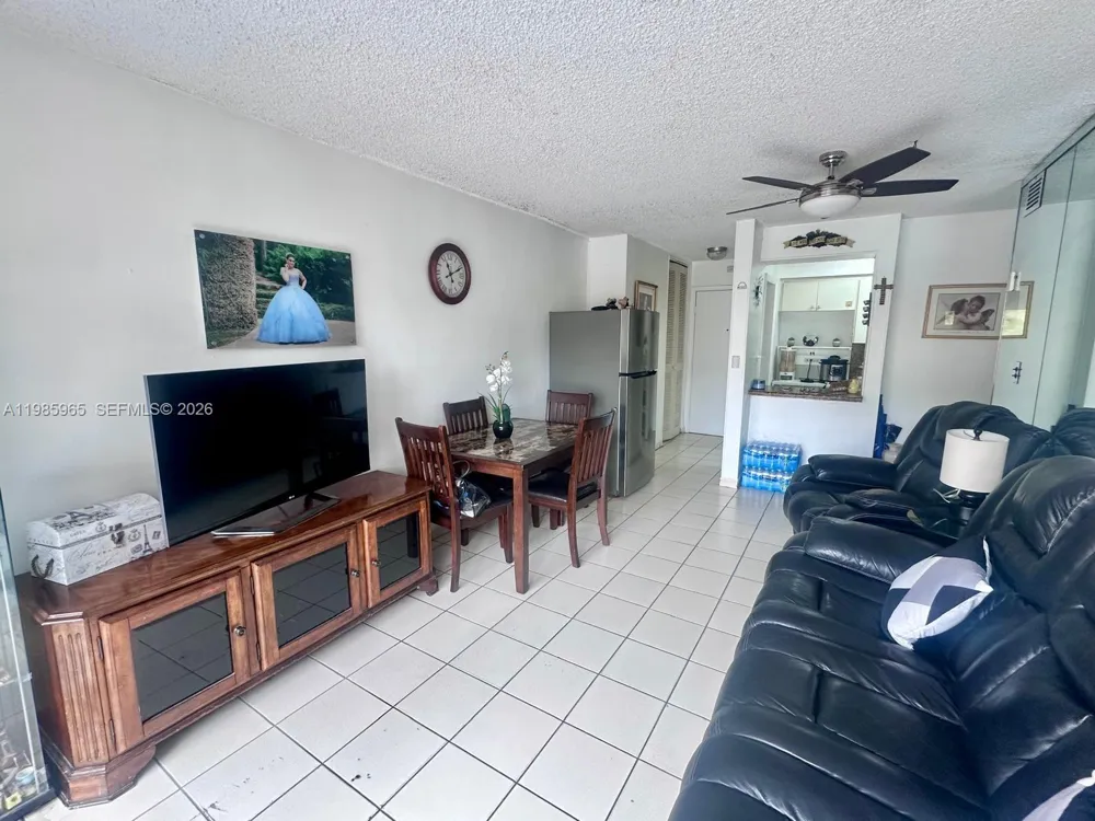 2385 NW 11th St #B16 Miami, FL 33125