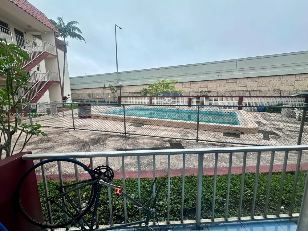 2385 NW 11th St #B16 Miami, FL 33125