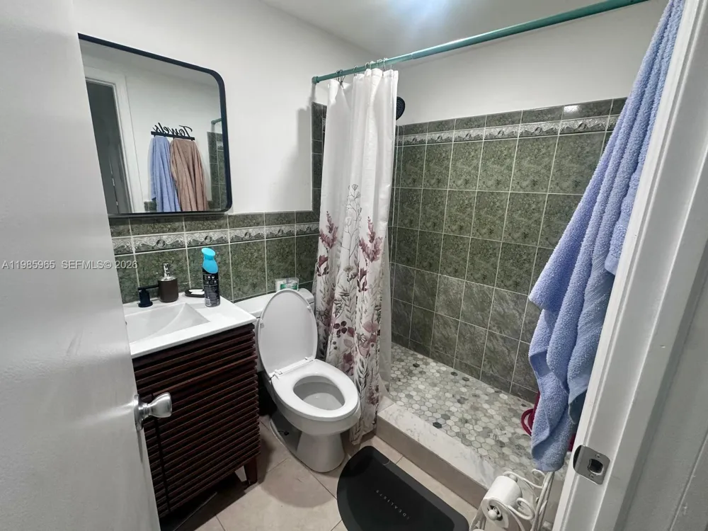 2385 NW 11th St #B16 Miami, FL 33125