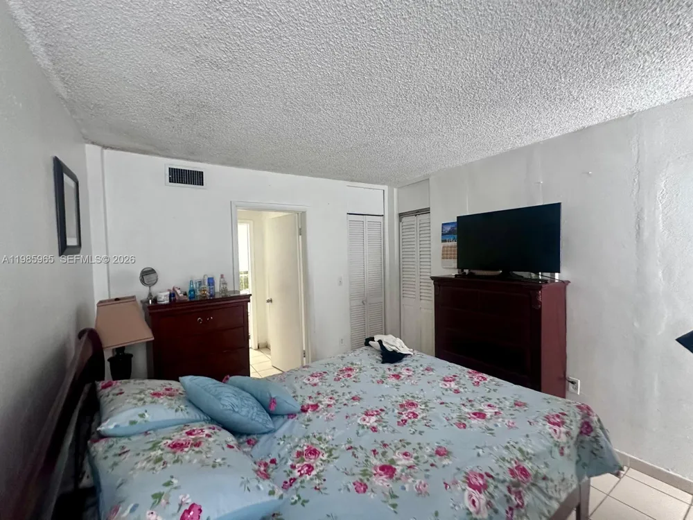 2385 NW 11th St #B16 Miami, FL 33125