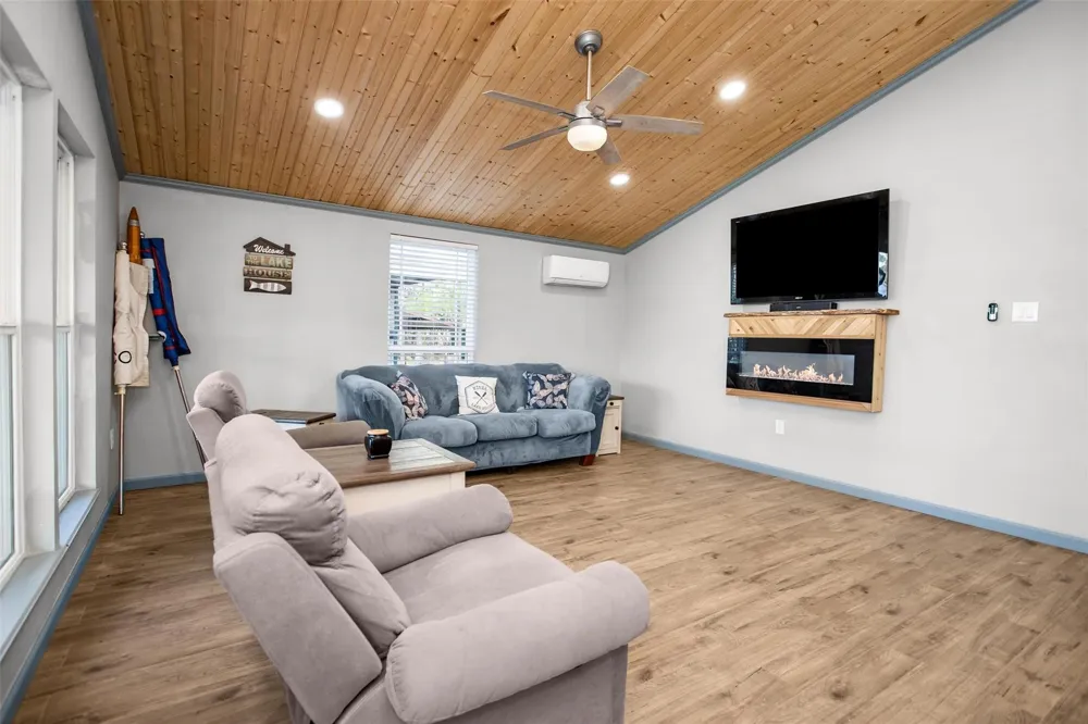 600 Pine Island Cove Road Grapeland, TX 75844