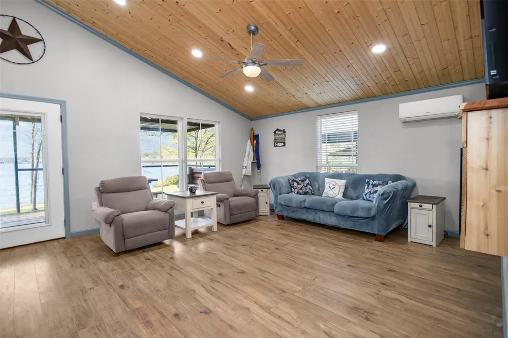 600 Pine Island Cove Road Grapeland, TX 75844