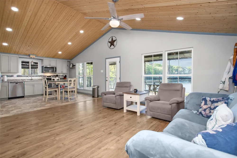 600 Pine Island Cove Road Grapeland, TX 75844
