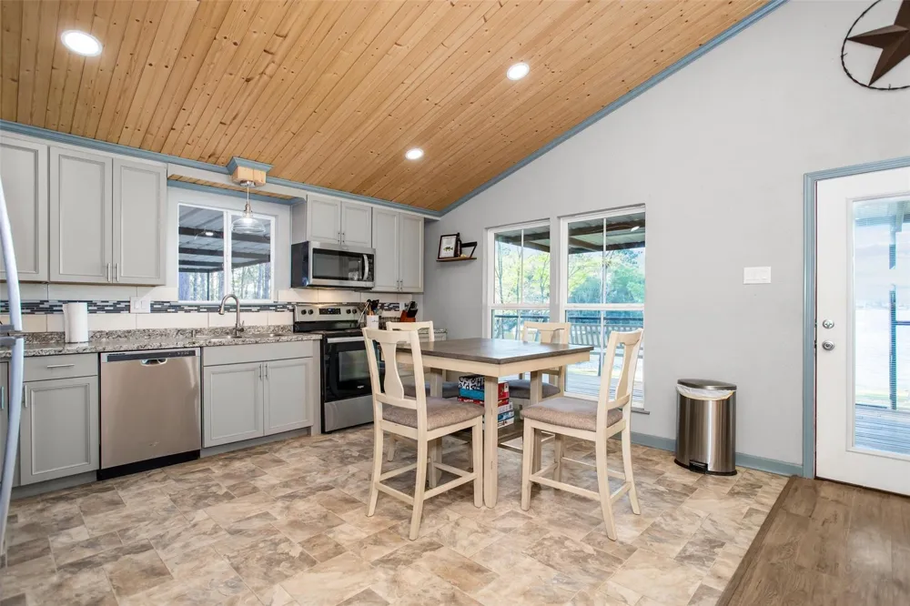 600 Pine Island Cove Road Grapeland, TX 75844