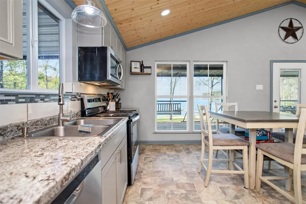 600 Pine Island Cove Road Grapeland, TX 75844