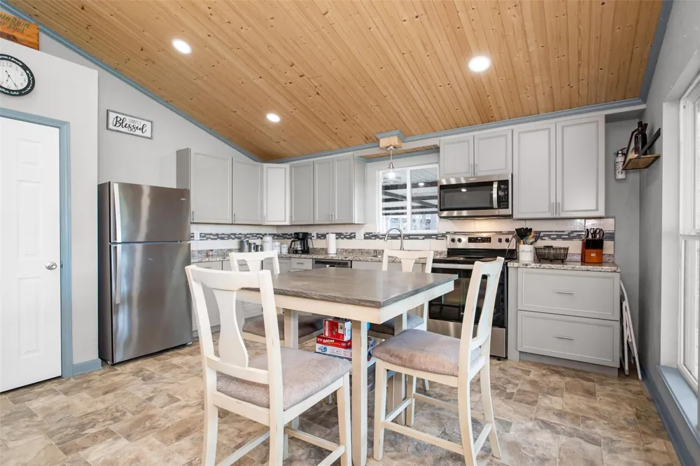 600 Pine Island Cove Road Grapeland, TX 75844