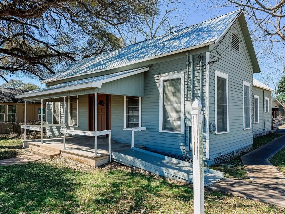 1404 Fannin Street Columbus, TX 78934