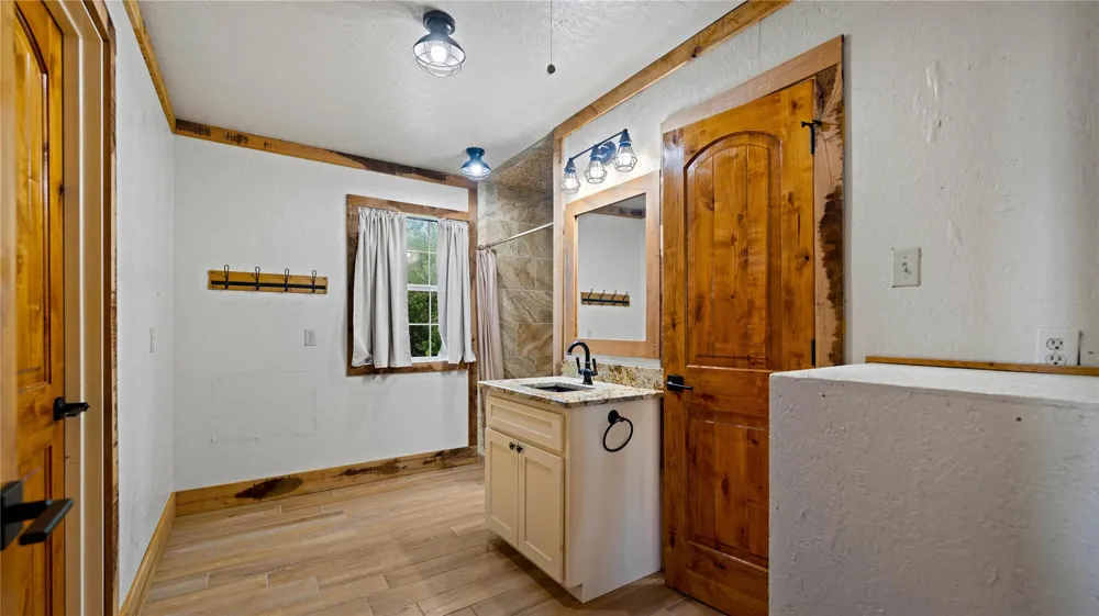 1728 Cr 384 Marquez, TX 77865