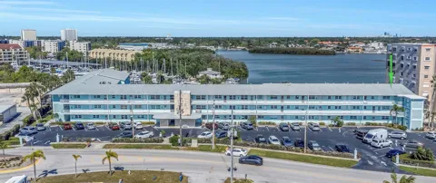 1819 SHORE DRIVE S #318