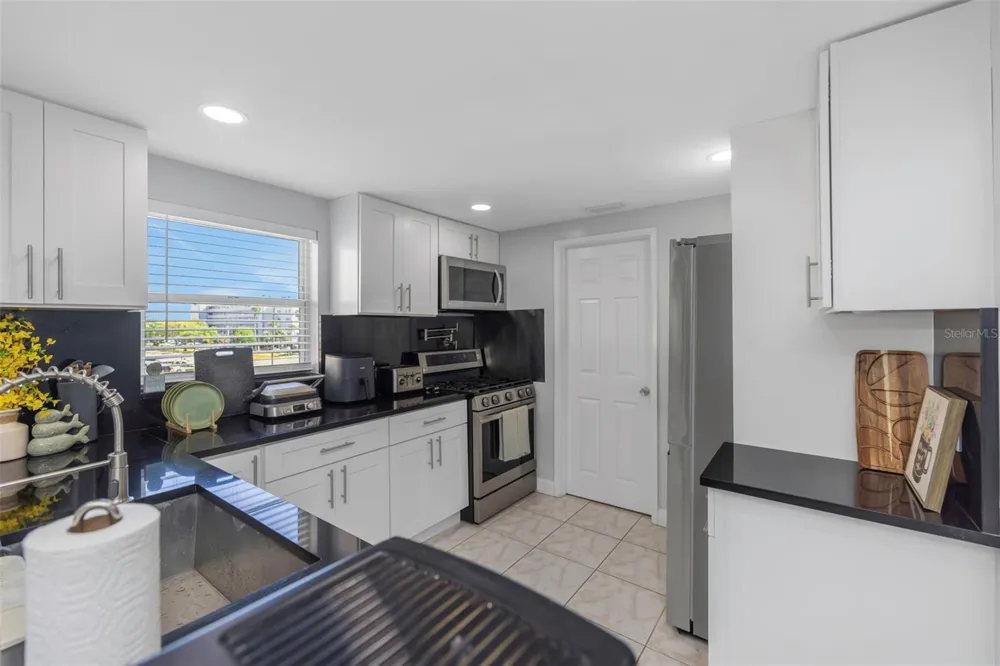 1819 SHORE DRIVE S #318 South Pasadena, FL 33707