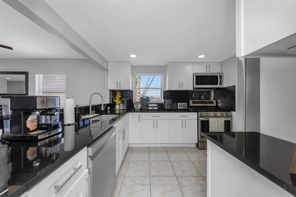1819 SHORE DRIVE S #318 South Pasadena, FL 33707