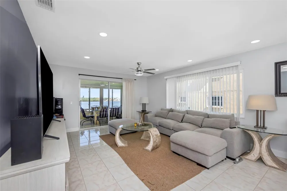 1819 SHORE DRIVE S #318 South Pasadena, FL 33707