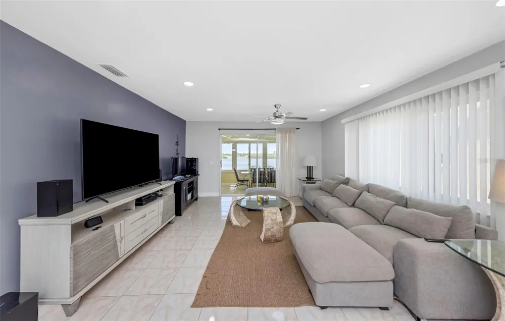 1819 SHORE DRIVE S #318 South Pasadena, FL 33707
