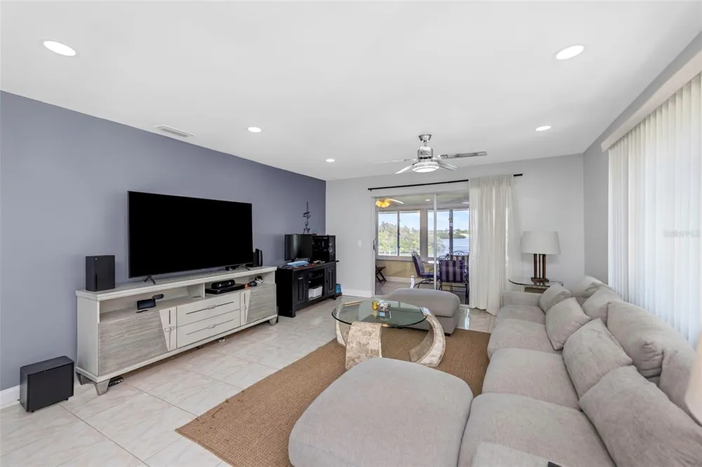1819 SHORE DRIVE S #318 South Pasadena, FL 33707