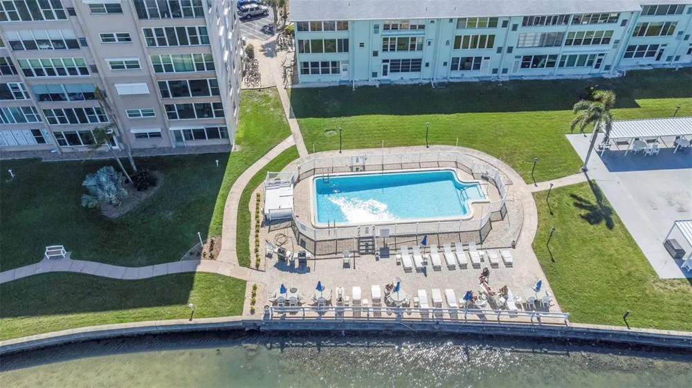 1819 SHORE DRIVE S #318 South Pasadena, FL 33707