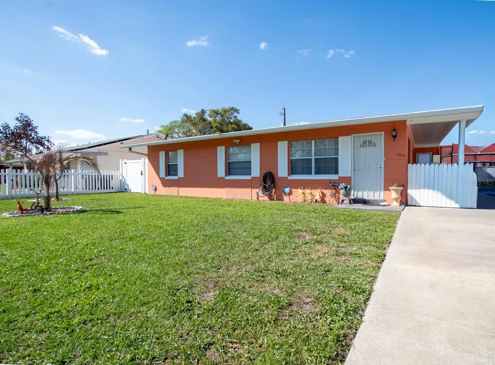 4401 EDGEBROOK Orlando, FL 32809