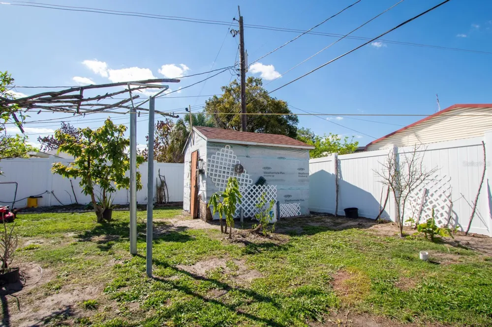 4401 EDGEBROOK Orlando, FL 32809