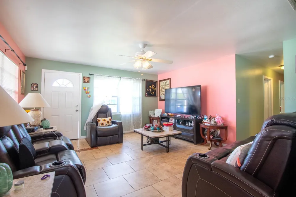 4401 EDGEBROOK Orlando, FL 32809