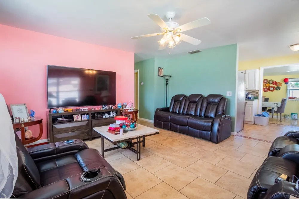 4401 EDGEBROOK Orlando, FL 32809
