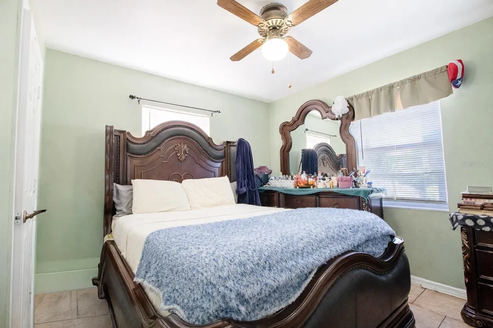 4401 EDGEBROOK Orlando, FL 32809