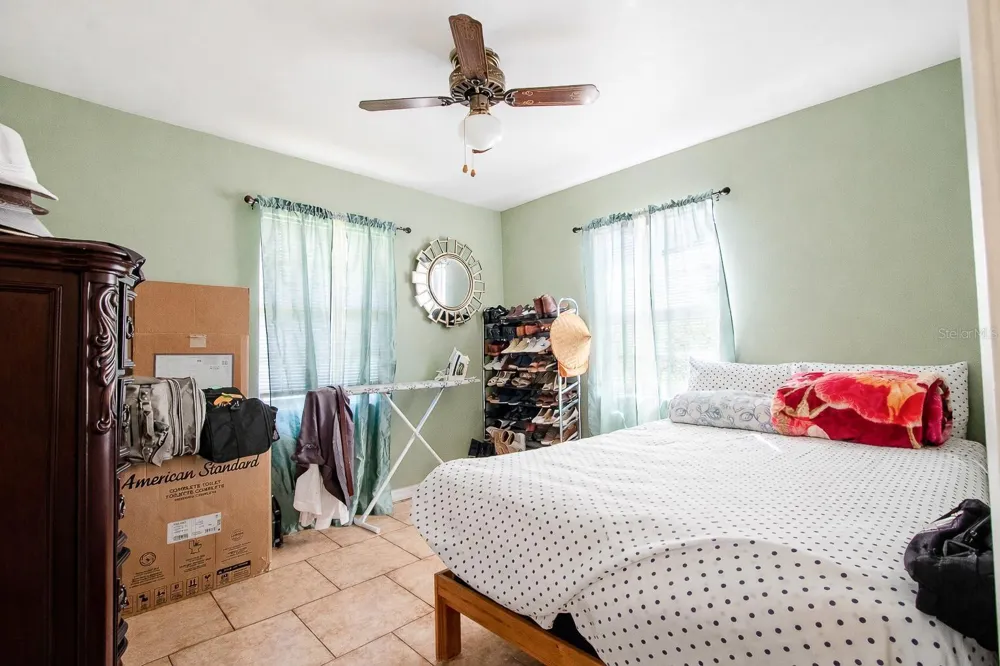 4401 EDGEBROOK Orlando, FL 32809