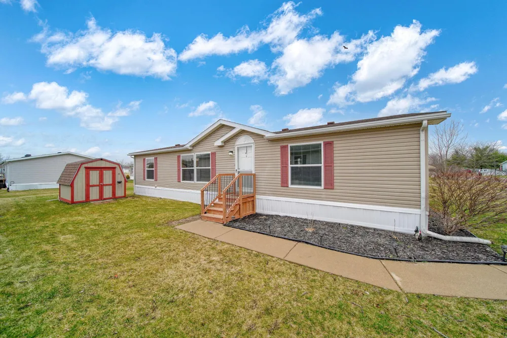 260 Storr Adrian, MI 49221