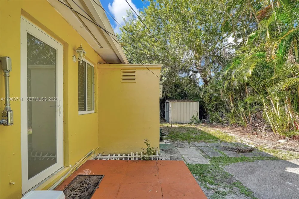 11919 NE 8th av Biscayne Park, FL 33161