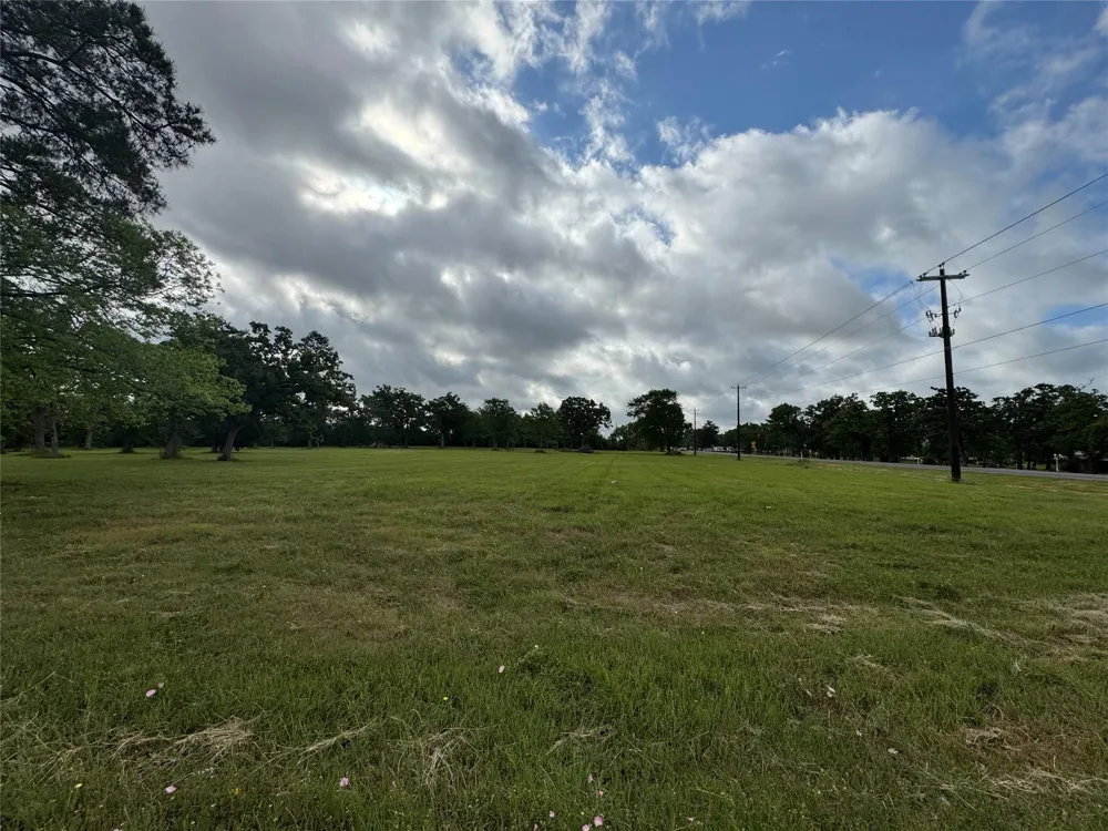 Fm 1696 E Huntsville, TX 77340